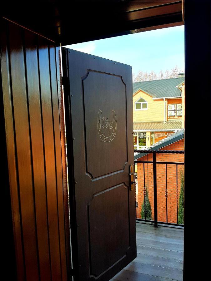 Заміський Комплекс Grand Prix Hotel Tsyurupynsk Exterior foto